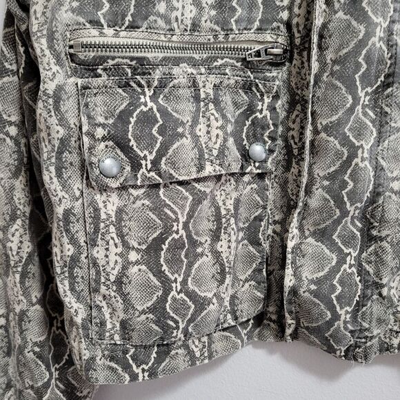 Blank NYC Lightweight Snake Moto Crop Lyocell Jacket Size Small - Picture 5 of 8